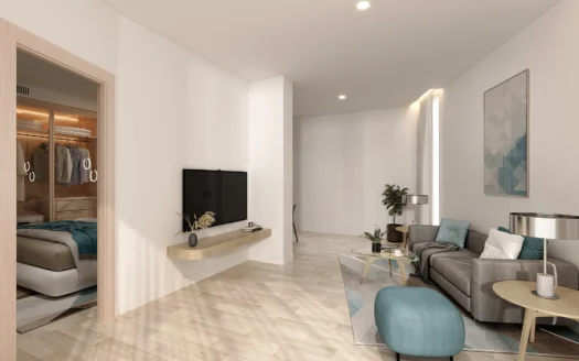 Гостиная с плоским телевизором на белой стене и деревянной полкой