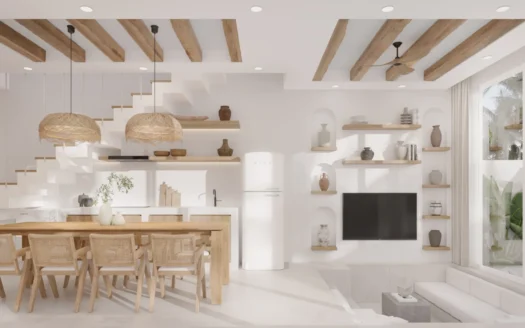 Светлая столовая зона с деревянным столом и стульями