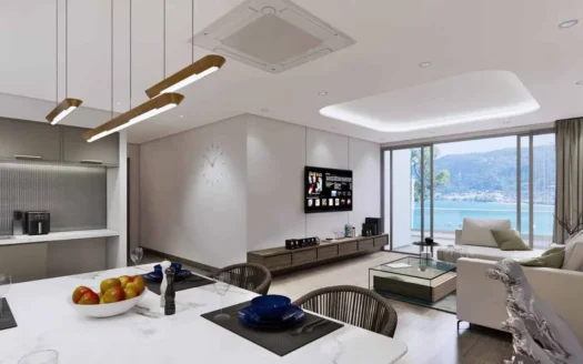 Современная открытая гостиная и столовая с видом на океан