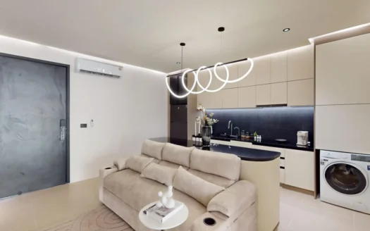 Гостиная в открытой планировке с бежевым диваном и современной кухней