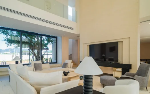 Lavish Estates – Villa Extrava