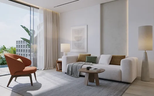 Яркая гостиная с белым диваном и оранжевым креслом у больших окон