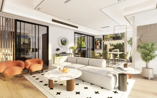 Солнечная гостиная с белым диваном, мраморным столиком и розовыми креслами