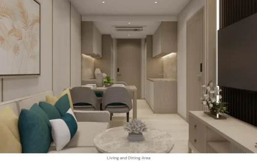 Гостиная и столовая с бежевым диваном, яркими подушками и компактной кухней