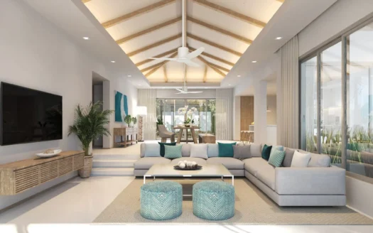 Яркая гостиная с потолком из деревянных балок и бирюзовыми подушками