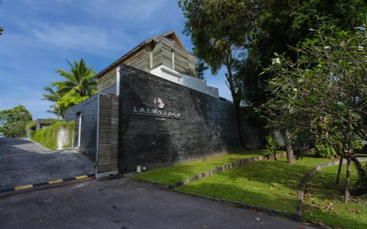 Экстерьер вилл Laemsingh с темной кирпичной стеной