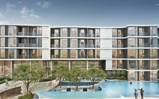 Современный фасад жилого дома с стеклянными балконами и изогнутым бассейном