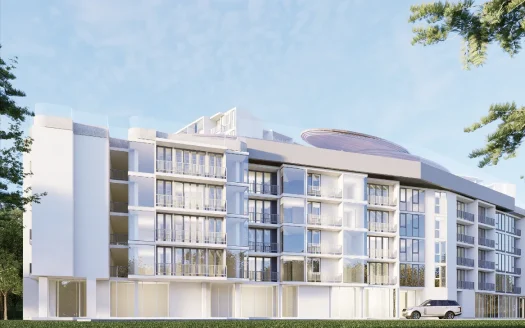 Солнечный современный фасад жилого дома с стеклянными балконами